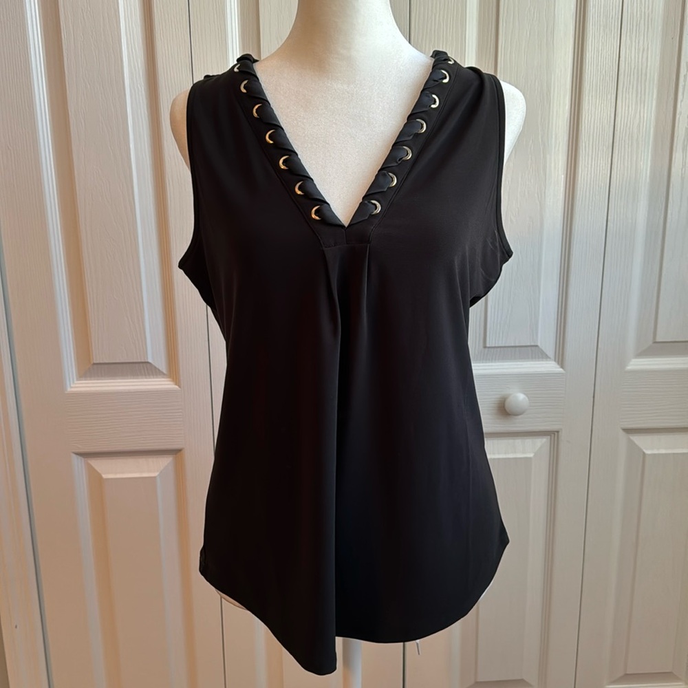 Black blouse with v neck detail